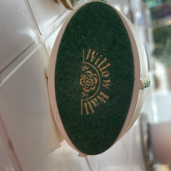 Willow Hall- Victorian boot pill box - Picture 4 of 6